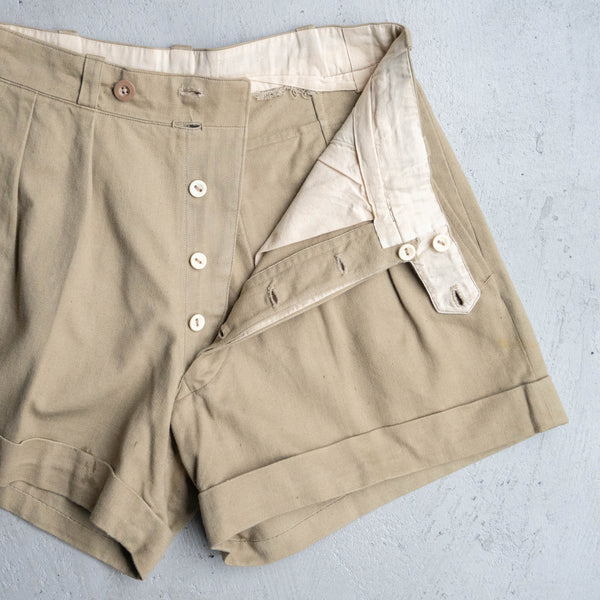 1930-40s French military? two tuck chino shorts