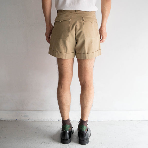 1930-40s French military? two tuck chino shorts