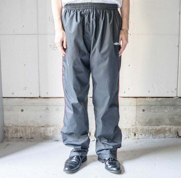 2000s 'UMBRO' side line black color track pants