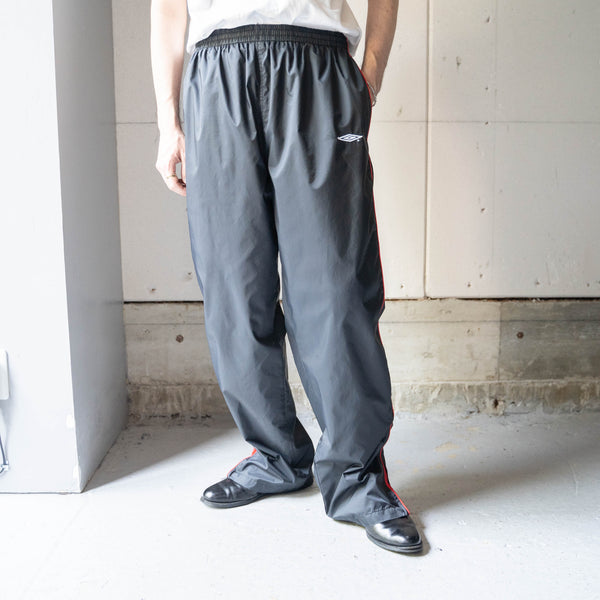 2000s 'UMBRO' side line black color track pants