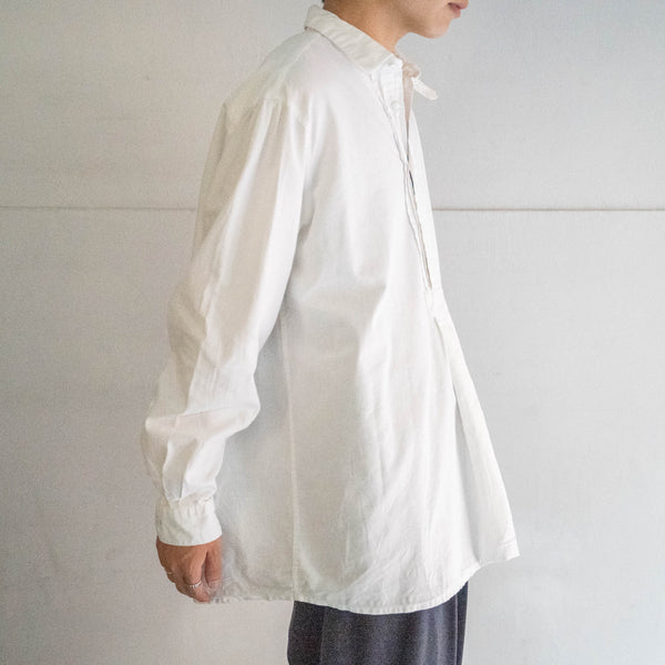 around 1980s Germany white cotton smock  -with chin strap-