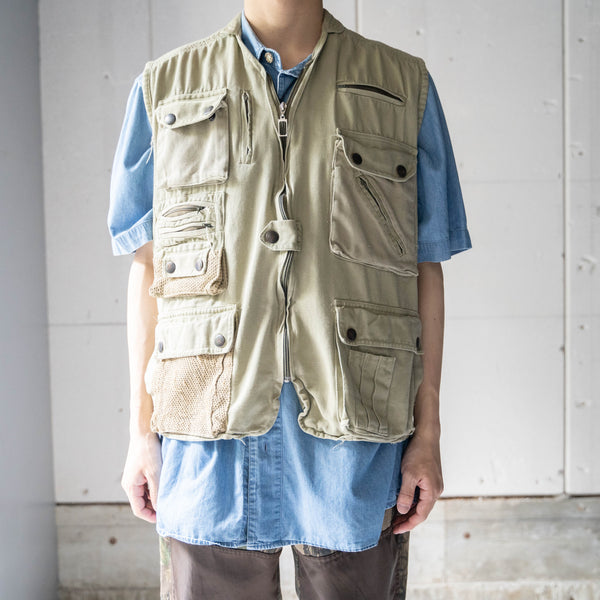 around1970s khaki color fishing vest