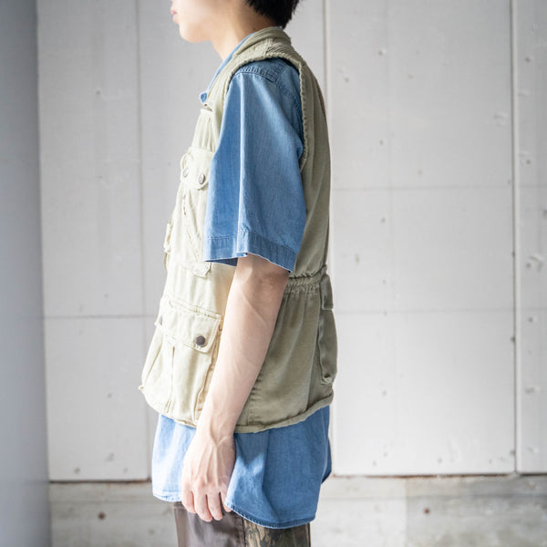 around1970s khaki color fishing vest