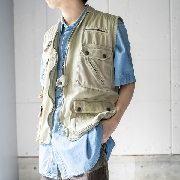 around1970s khaki color fishing vest