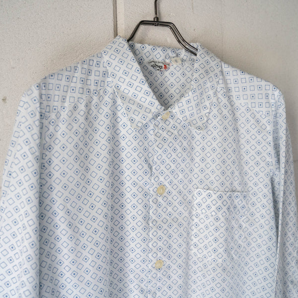 around1970s white base all-over pattern pajama shirt