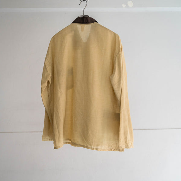 1980-90s Europe light brown based pajama shirt