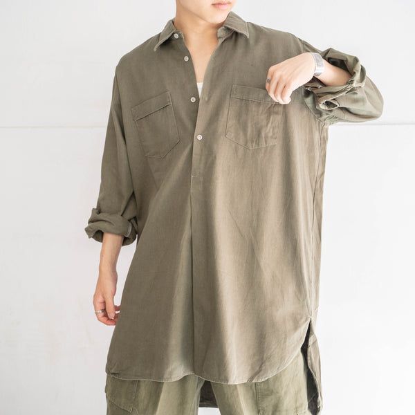 1970-80s olive green color military? two pocket grandpa shirt