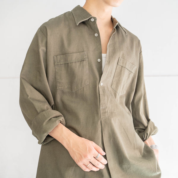 1970-80s olive green color military? two pocket grandpa shirt