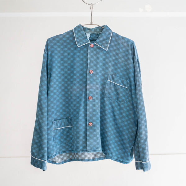 around 1990s light blue color all over pattern pajama shirt