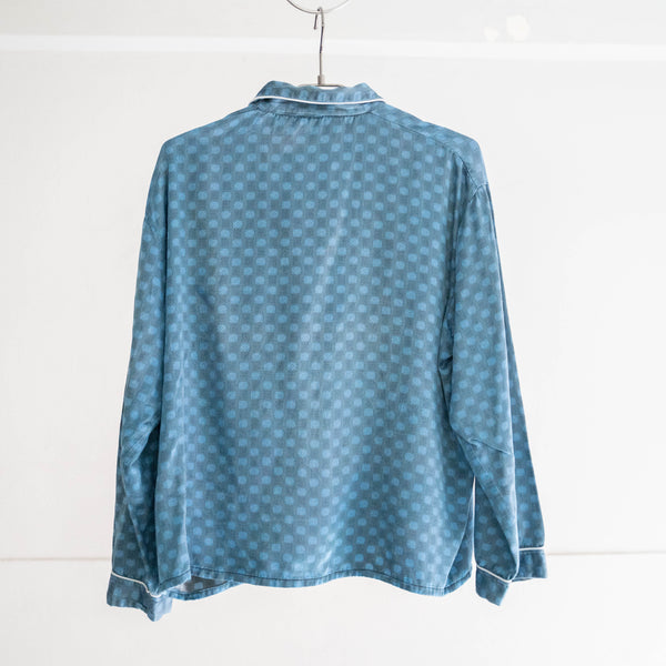 around 1990s light blue color all over pattern pajama shirt