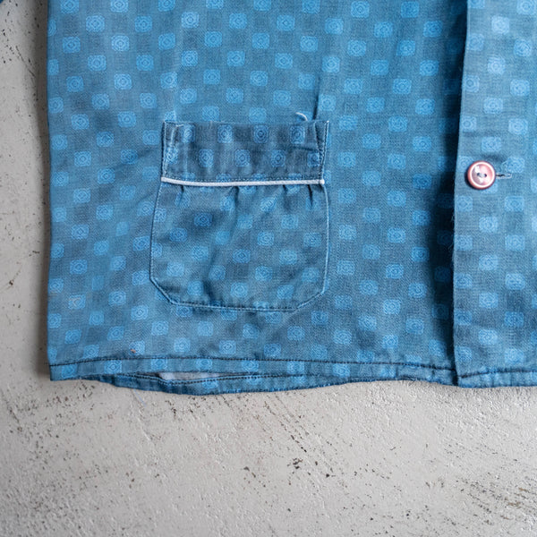 around 1990s light blue color all over pattern pajama shirt