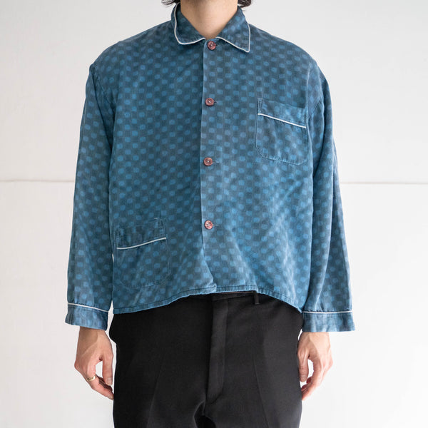 around 1990s light blue color all over pattern pajama shirt