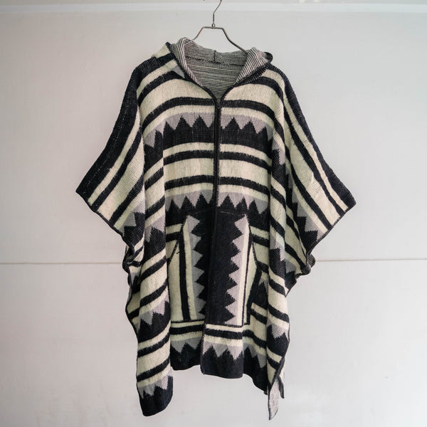 1970-80s white × black native pattern knit poncho