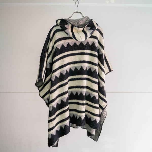 1970-80s white × black native pattern knit poncho