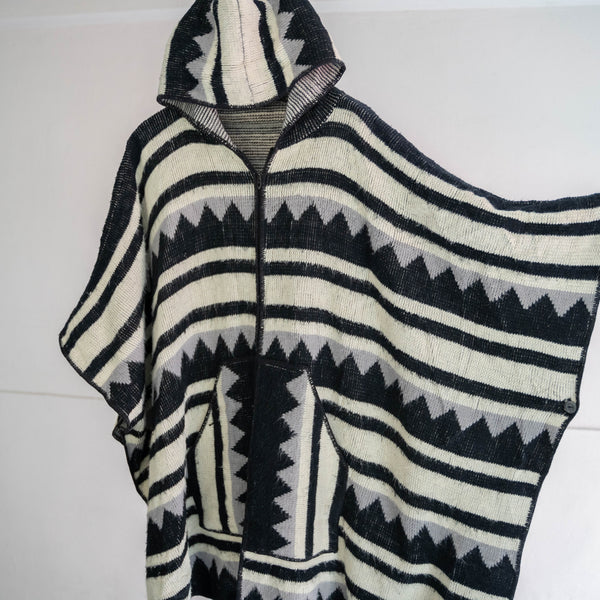 1970-80s white × black native pattern knit poncho