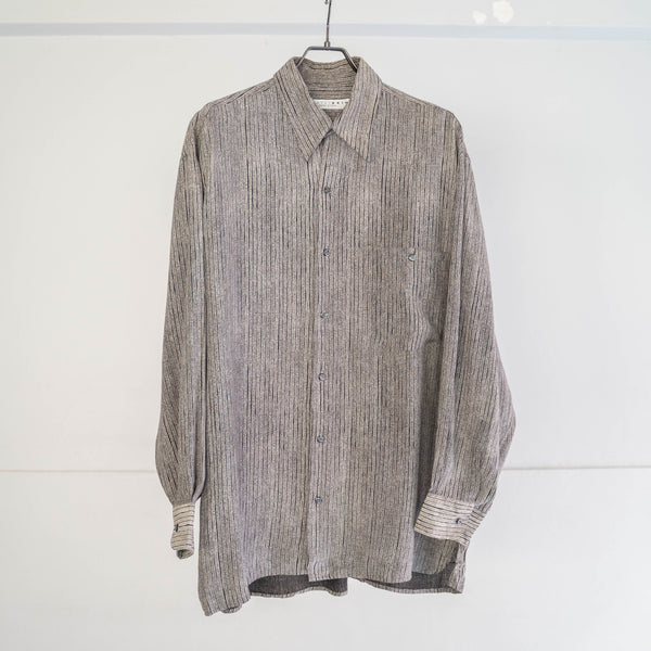 2000s Italy gray based stripe printed shirt