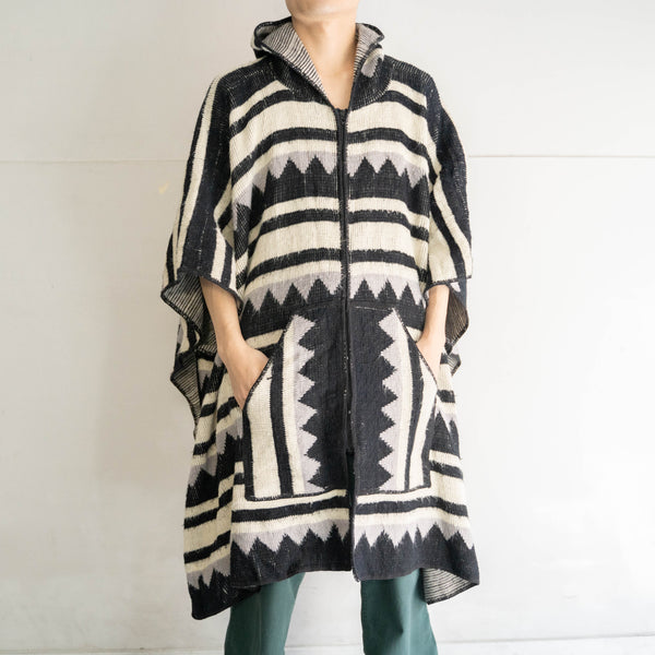 1970-80s white × black native pattern knit poncho