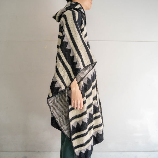 1970-80s white × black native pattern knit poncho