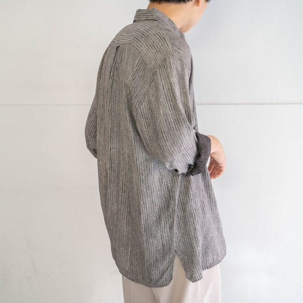 2000s Italy gray based stripe printed shirt