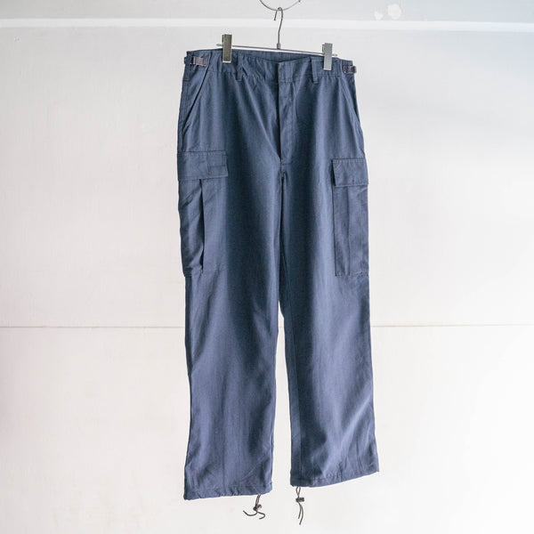 around 1990s Canadian military navy color cargo pants -with side adjuster & hem drawcord-