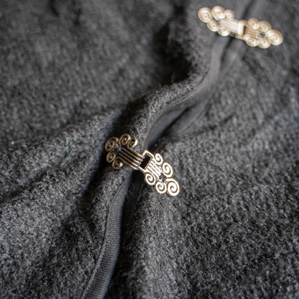 1990s black knit cardigan -good front design-