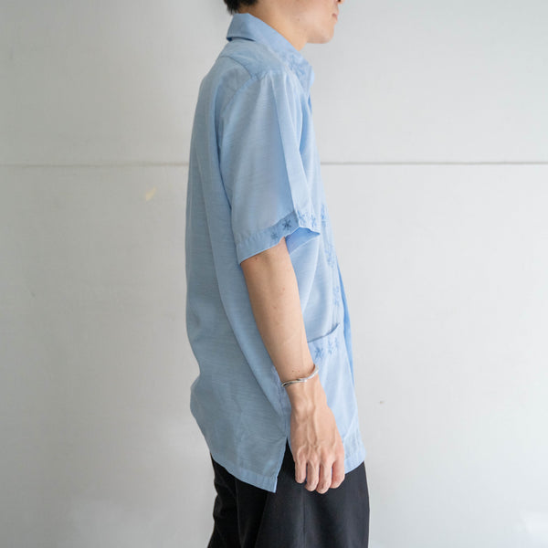 1970s light blue cuba shirt -hand embroidery-