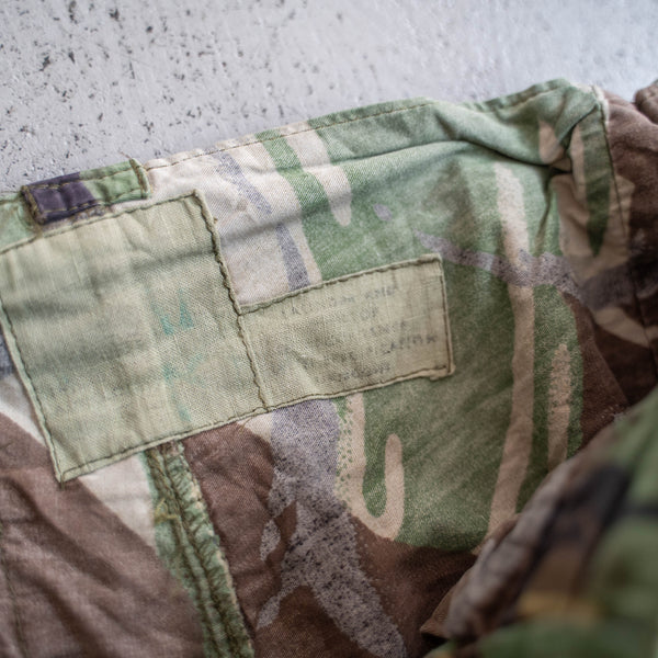 around 1980s British military camouflage cargo pants with magazine pocket -1