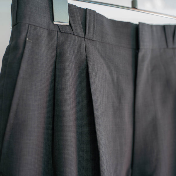 1990s Japan vintage gray based 2 tuck slacks -light weight-