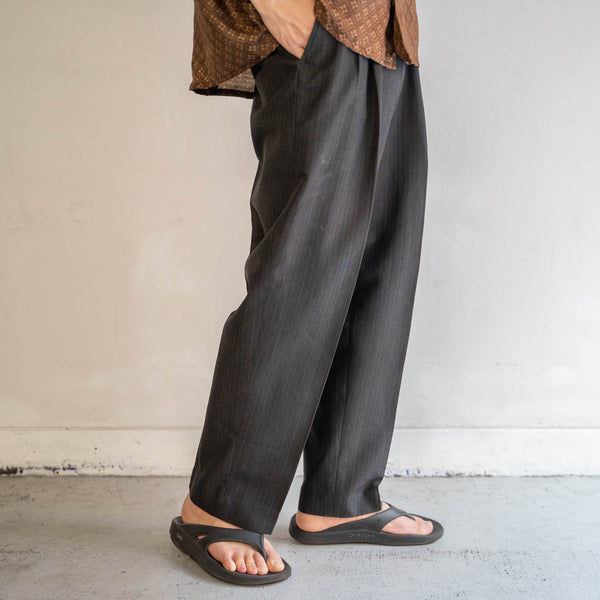 1990-00s dark gray poly × rayon two tuck stripe slacks