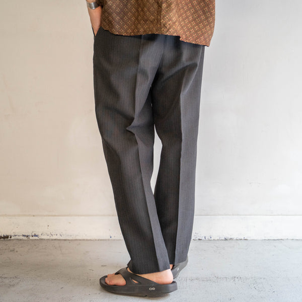 1990-00s dark gray poly × rayon two tuck stripe slacks