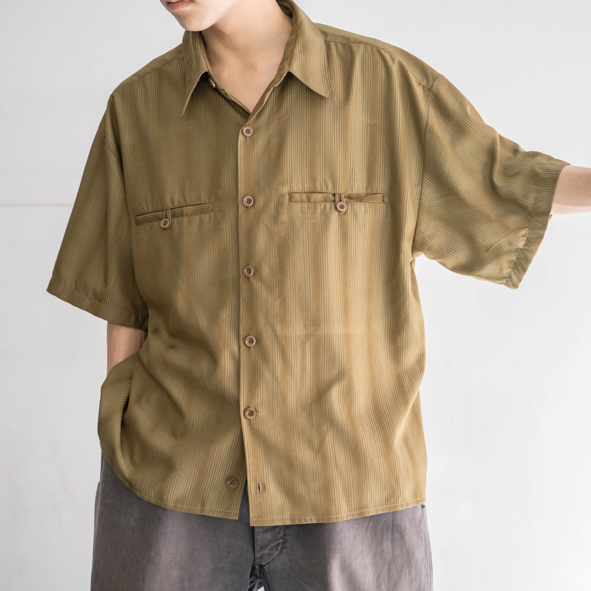 2000s beige stripe poly 100 short sleeve shirt -remake-