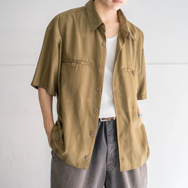 2000s beige stripe poly 100 short sleeve shirt -remake-