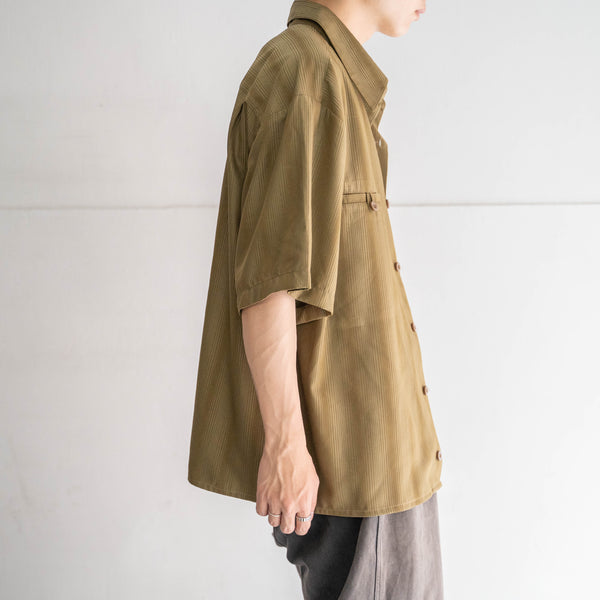 2000s beige stripe poly 100 short sleeve shirt -remake-