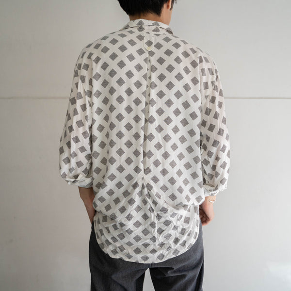 1990s white based switching design l/s shirt