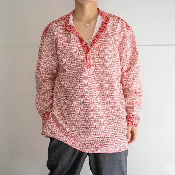 1990s red based all over pattern smock shirt