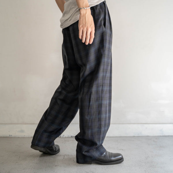 1990s Japan vintage navy based check slacks -light weight-