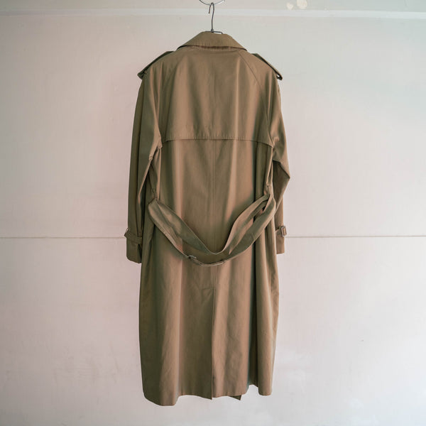 around 1980s Japan vintage TAMAMUSHI trench coat with belt