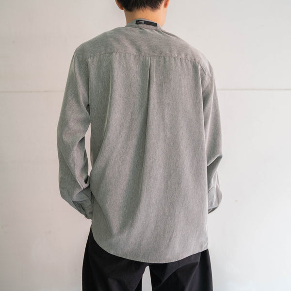 2000s gray poly 100 stand collar shirt