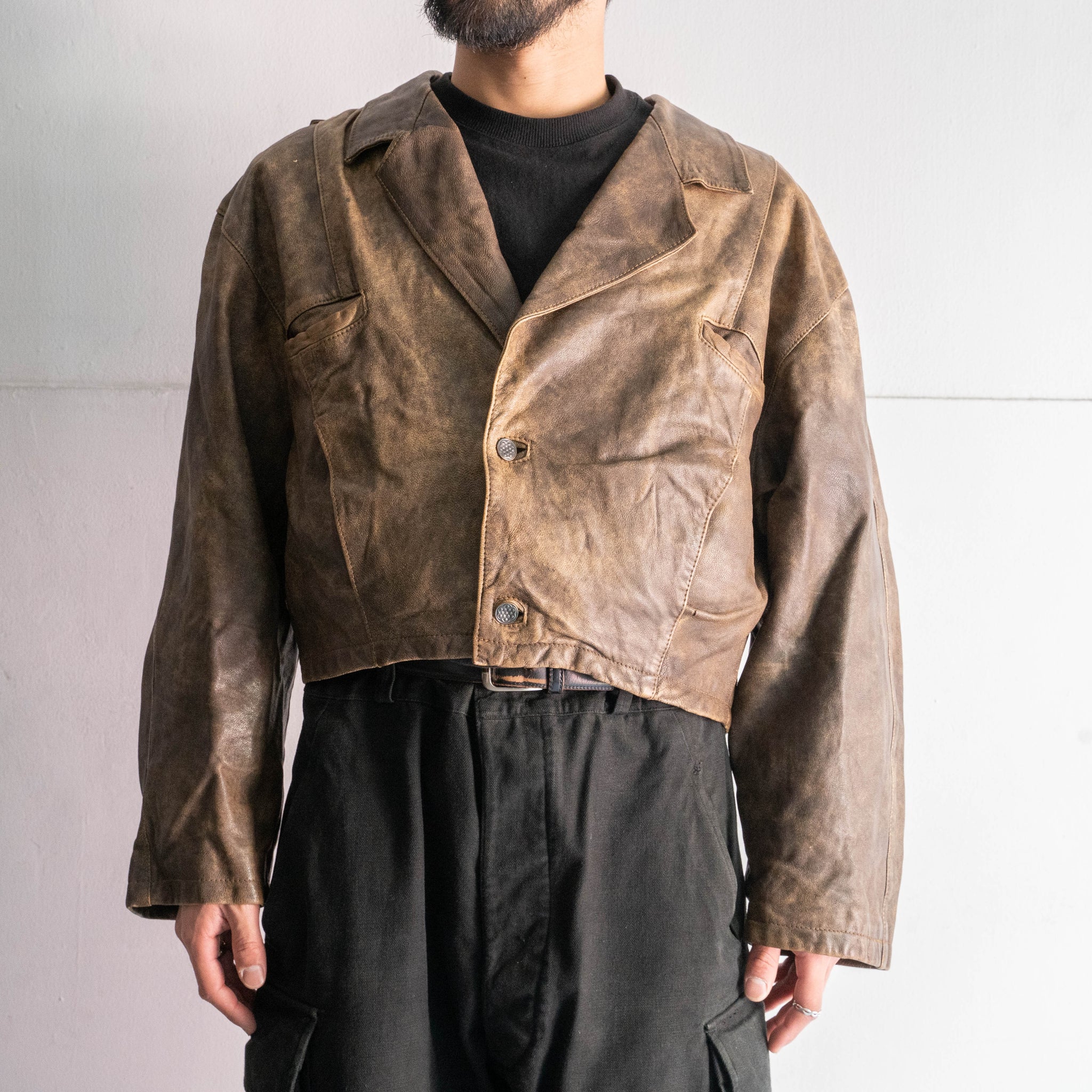 around1980s super short length brown leather jacket -good fade-