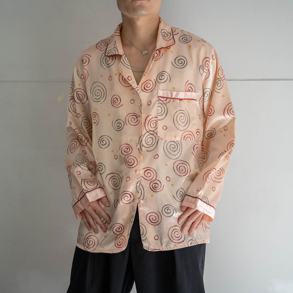 1990s Europe light pink pajama shirt -spiral pattern-