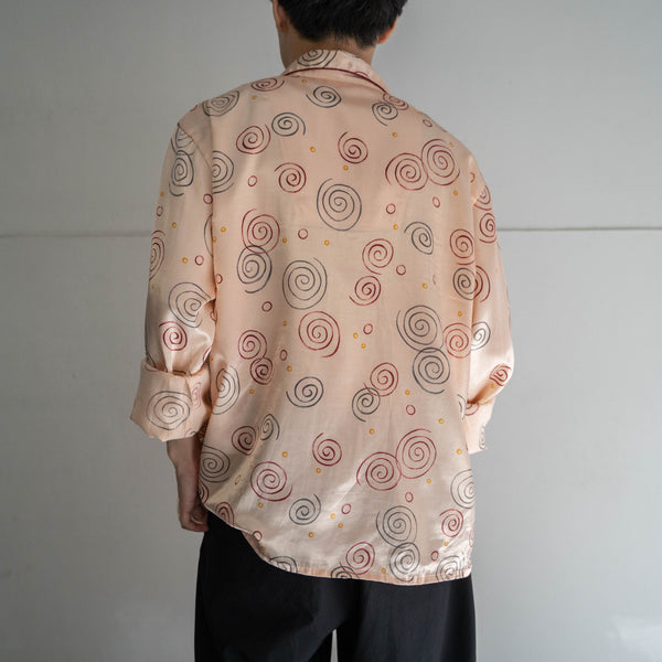 1990s Europe light pink pajama shirt -spiral pattern-