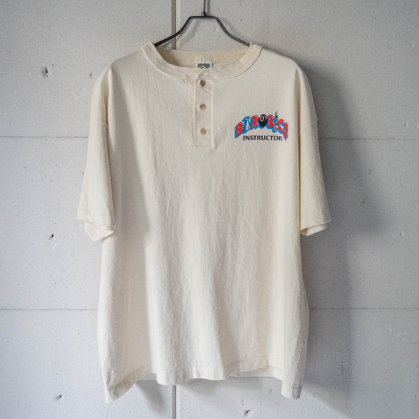 1990s ecru color henley neck print T-shirt 'made in USA' -single stitch-