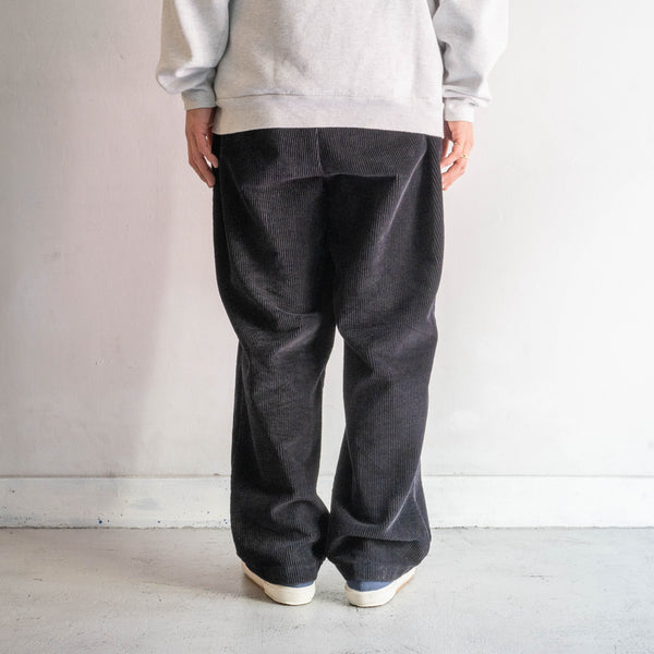 1990s black color 2 tuck corduroy pants