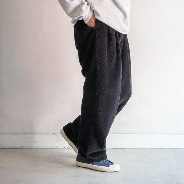 1990s black color 2 tuck corduroy pants