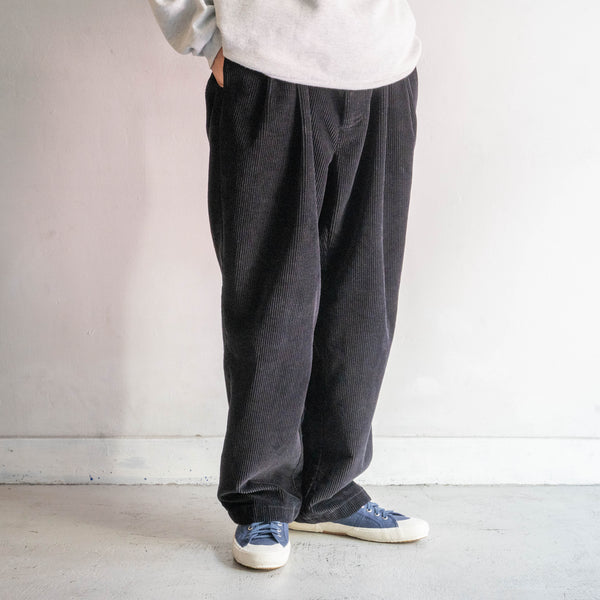 1990s black color 2 tuck corduroy pants