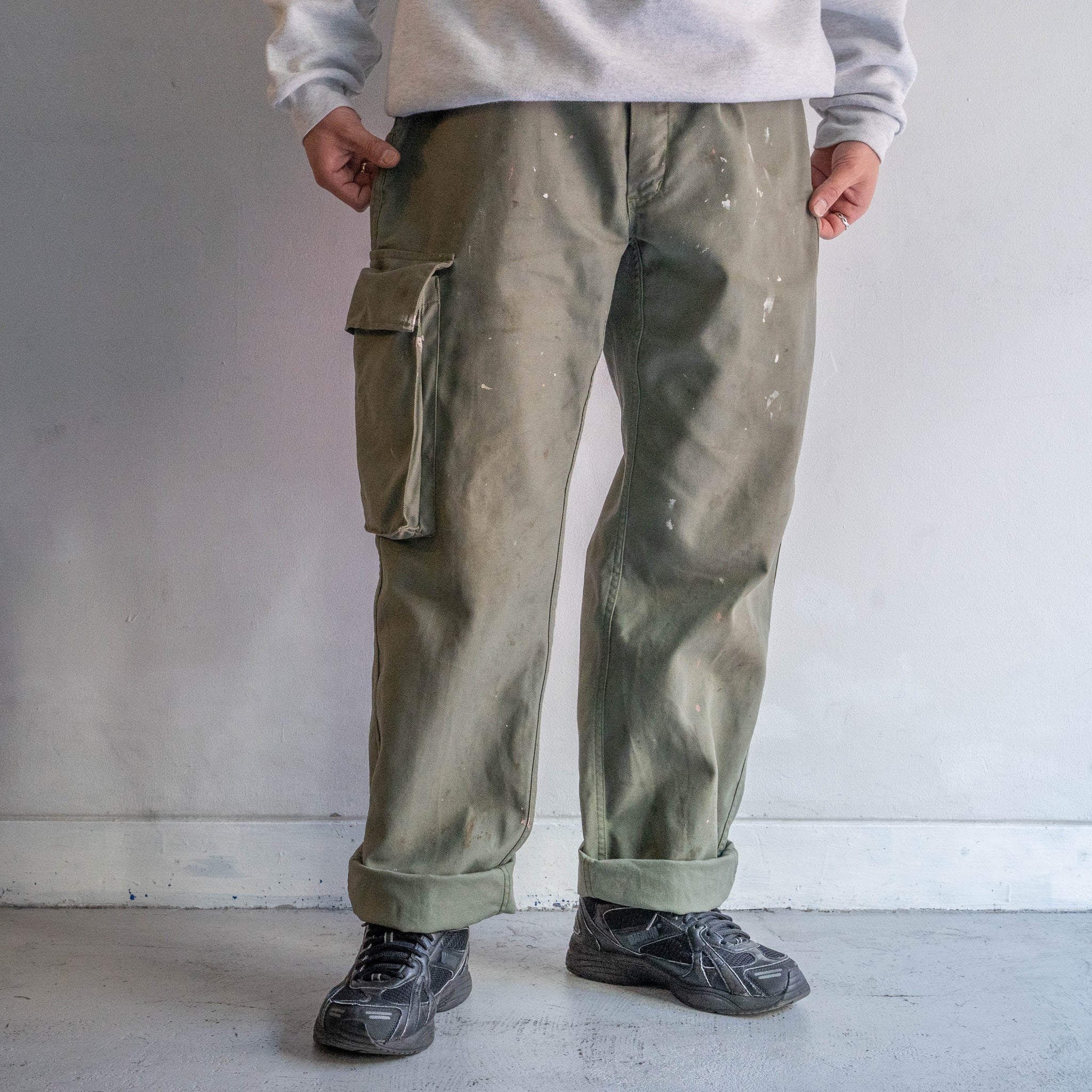 around 1980s Europe khaki color cargo pants -good dirty-