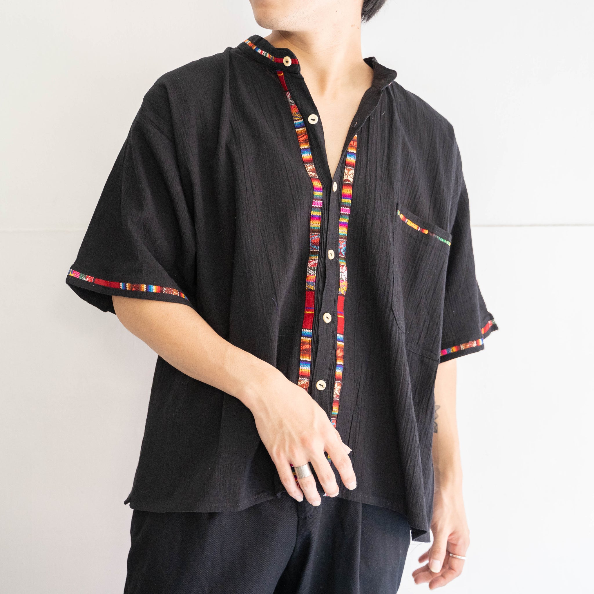 around 1990s black color short sleeve shirt -sarape design-