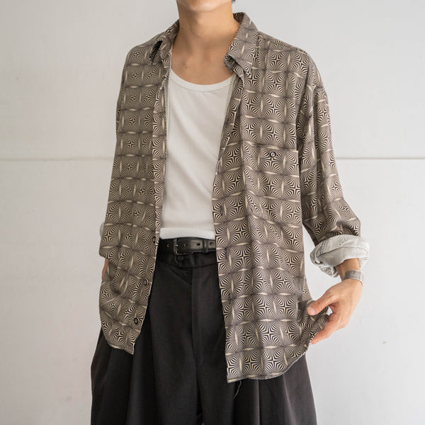 1990s white × black geometric pattern l/s shirt