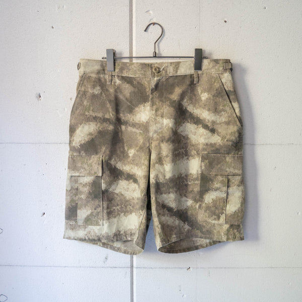 2000s 'PROPPER' camouflage pattern cargo shorts -with side adjuster-