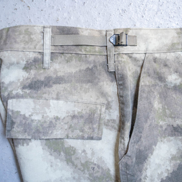 2000s 'PROPPER' camouflage pattern cargo shorts -with side adjuster-